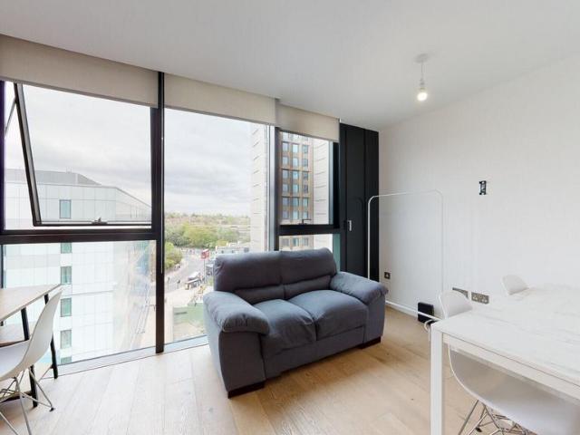 Highgate Hill 1 bed flat to rent £2,195 pcm £507 pw
