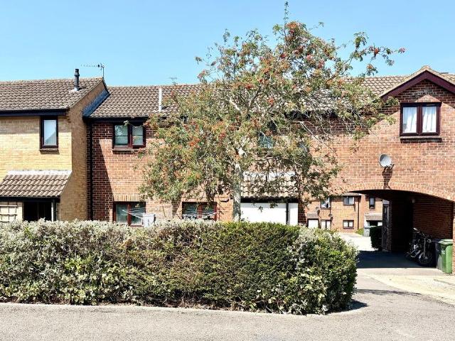 Highgrove Close, Calne SN11 1 bed apartment to rent £800 pcm £185 pw