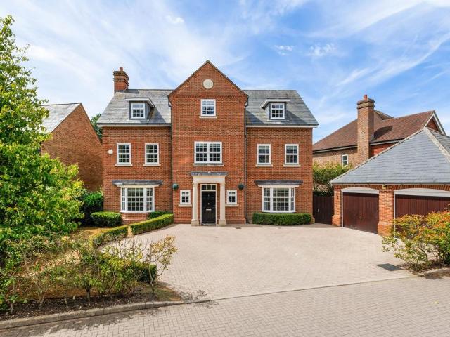 Highgrove Avenue, Ascot, Berkshire 6 bed detached house to rent £6,950 pcm £1,604 pw
