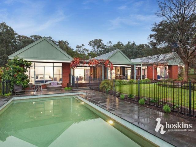 Highgrove Hill Where 10 acres and 5 bedrooms combine to deliver the Ultimate Lifestyle Package