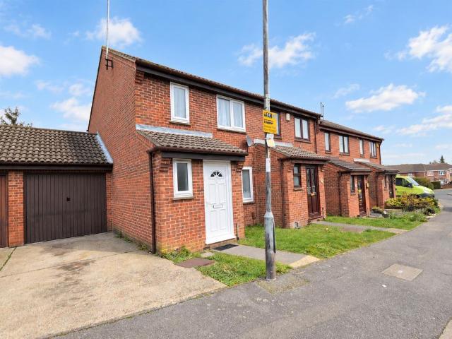 Highgrove Road, Chatham ME5, 3 bed end terrace house to rent, £1,750 pcm | PrimeLocation