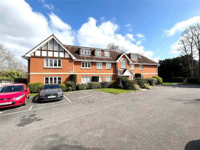 Highgrove, Winnersh Grove, Reading. 2 bed flat to rent £1,500 pcm £346 pw
