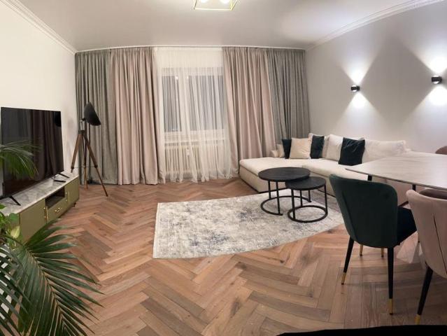 Highend furnished 2 room apartment in the heart of Frankfurt Holzhausenviertel occupancy after core renovation, Frankfurt Amsterdam Apartments for Rent