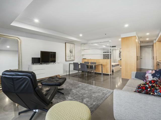 Highend Living On Lonsdale Fully Furnished