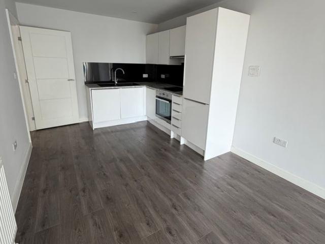 Higher Drive, Purley CR8, 3 bed flat to rent, £2,250 pcm | PrimeLocation