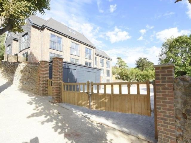 Higher Drive, Purley CR8, 3 bed maisonette to rent, £2,495 pcm | PrimeLocation