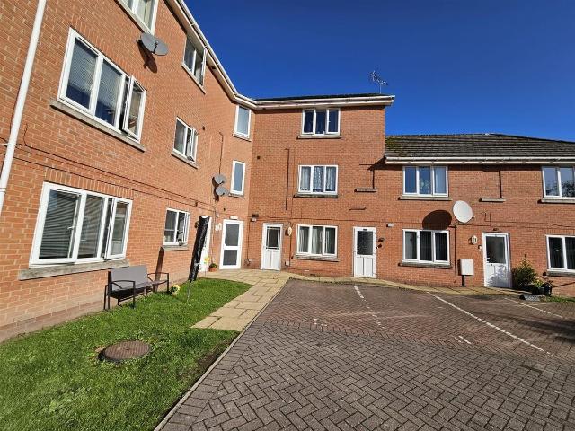 Highfield Court, Dudley DY2, 2 bed flat to rent, £795 pcm | PrimeLocation