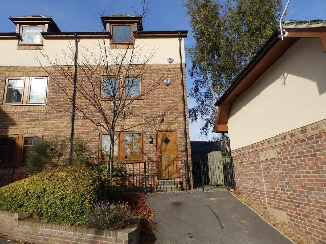 Highfield Court, Ossett, West Yorkshire WF5, 2 bed detached house to rent, £800 pcm | PrimeLocation