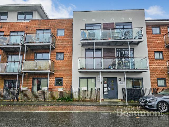 Highfield Close, London SE13, 3 bed flat to rent, £2,150 pcm | PrimeLocation