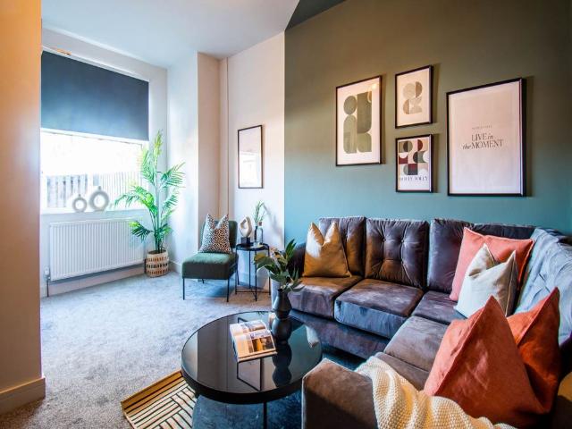 Highfield Crescent Room 4, Wortley, Leeds