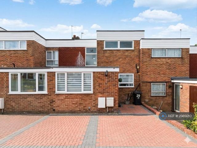 Highfield Avenue, Orpington, BR6 4 bed terraced house to rent £2,400 pcm £554 pw