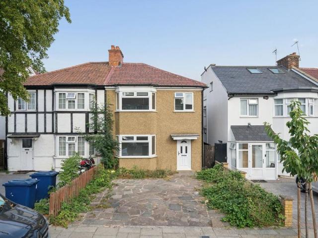 Highfield Avenue, Greenford UB6 3 bed house to rent £2,350 pcm £542 pw