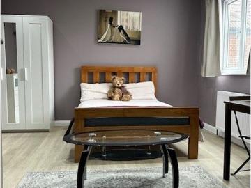 Highfield Avenue, London NW11, Studio to rent, £1,350 pcm | PrimeLocation