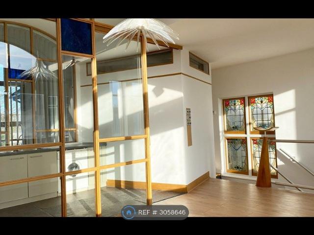 Highfield Avenue, London NW11, 2 bed flat to rent, £2,100 pcm | PrimeLocation