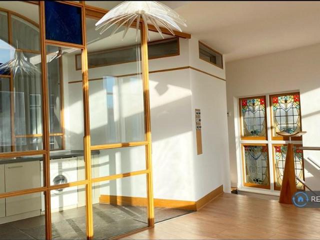 Highfield Avenue, London, NW11 2 bed flat to rent £2,100 pcm £485 pw