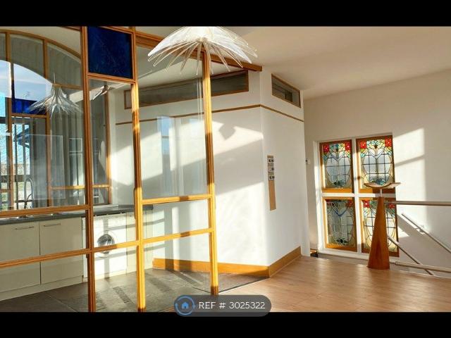 Highfield Avenue, London NW11, 2 bed flat to rent, £2,100 pcm | PrimeLocation