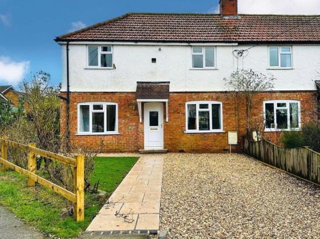Highfield, Long Crendon, Aylesbury, HP18 3 bed terraced house to rent £1,700 pcm £392 pw