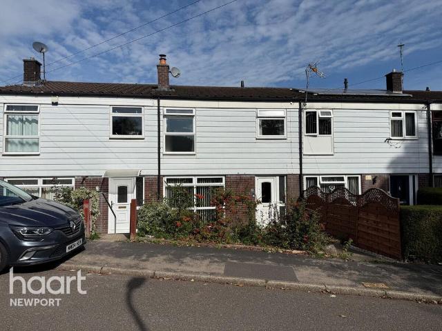 Highfield, Pontypool 3 bed terraced house to rent £1,100 pcm £254 pw