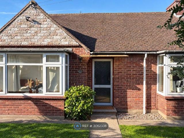 Highfield Road, Chelmsford CM1, 3 bed bungalow to rent, £1,800 pcm | PrimeLocation