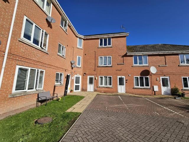 Highfield Road, Dudley DY2 2 bed flat to rent £795 pcm £183 pw