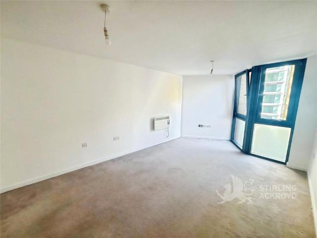 Highfield Road, Feltham, TW13 2 bed apartment to rent £1,700 pcm £392 pw