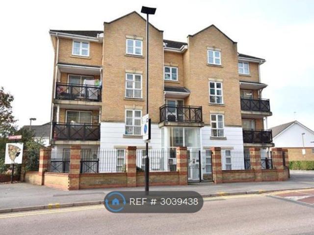 Highfield Road, Feltham TW13, 2 bed flat to rent, £1,650 pcm | PrimeLocation