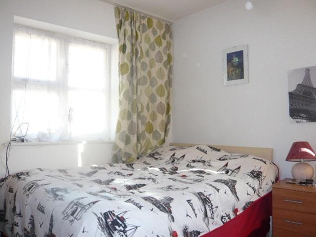 Highfield Road, Feltham 2 bed flat to rent £1,450 pcm £335 pw