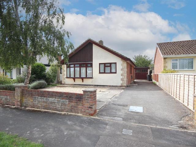 Highfield Road, Lymington SO41, 3 bed bungalow to rent, £1,550 pcm | PrimeLocation