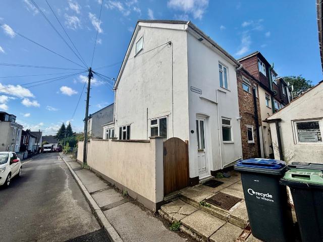 Highfield Road, Salisbury SP2, 3 bed end terrace house to rent, £1,200 pcm | PrimeLocation