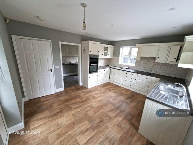 Highfield Road, Selby, YO8 2 bed detached house to rent £700 pcm £162 pw