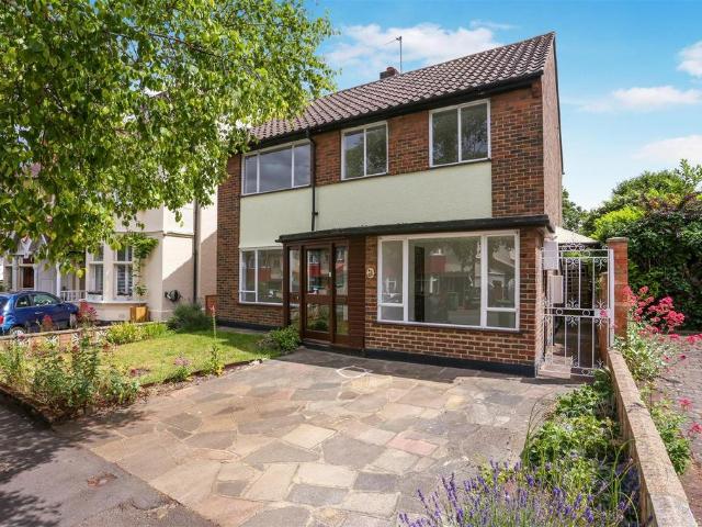 Highfield Road, Sutton 4 bed detached house to rent £2,650 pcm £612 pw