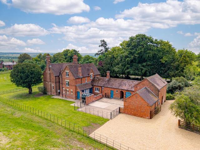 Highfields Farmhouse, Waltham Road. 5 bed detached house to rent £3,500 pcm £808 pw
