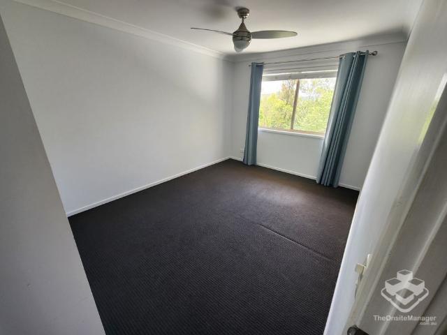 Highland Park Unit DUCTED AIRCONDITIONING In a very sought after complex Available Now!