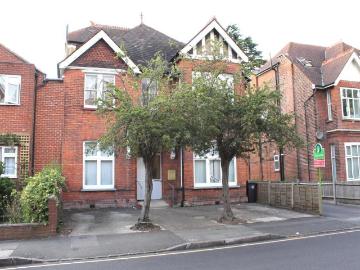 Highland Road, Bromley BR1 2 bed flat to rent £1,650 pcm £381 pw