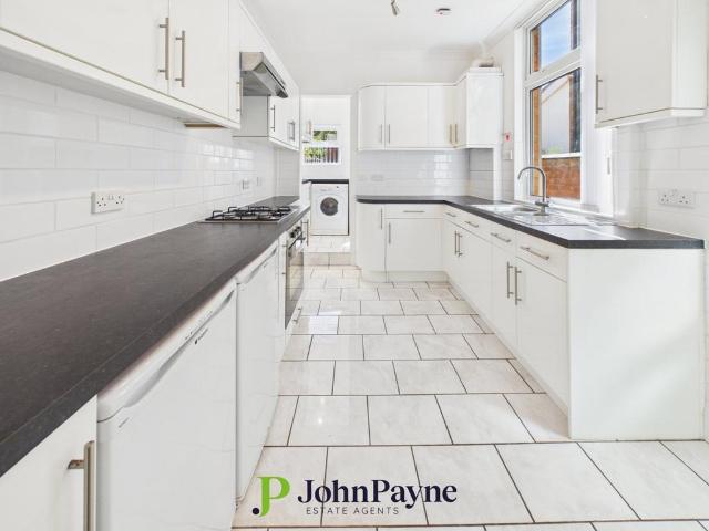 Highland Road, Earlsdon, Coventry, CV5 3 bed terraced house to rent £1,300 pcm £300 pw