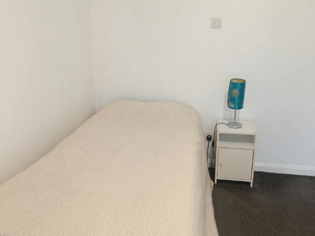Highlands Close, Hounslow TW3, Studio to rent, £700 pcm | PrimeLocation