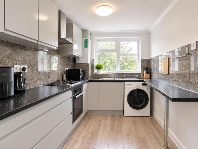 Highlands Close, Hounslow TW3, 2 bed flat to rent, £1,650 pcm | PrimeLocation