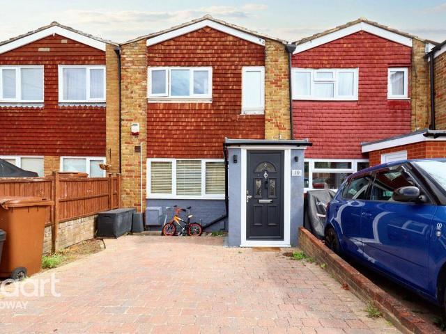 Highlands Close, ROCHESTER 3 bed terraced house to rent £1,575 pcm £363 pw