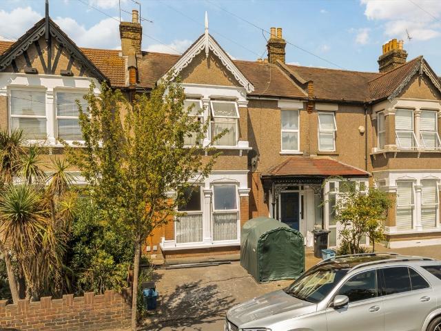 Highlands Gardens, Ilford IG1, 2 bed flat to rent, £1,700 pcm | PrimeLocation