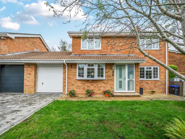 Highlands Way, Salisbury SP5 4 bed link detached house to rent £2,250 pcm £519 pw