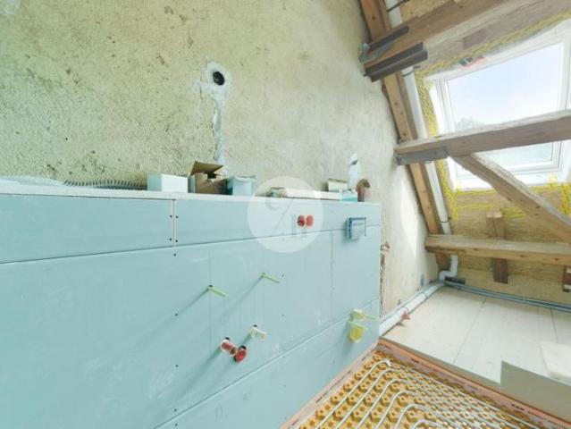 Highlight im Denkmal | Exklusive 4 Zi. DG Wohnung mit Loggia & offenem Giebel zur Miete