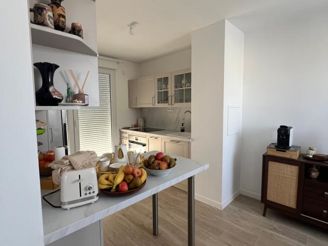 Highly desirable – New furnished apartment with two terraces and parking