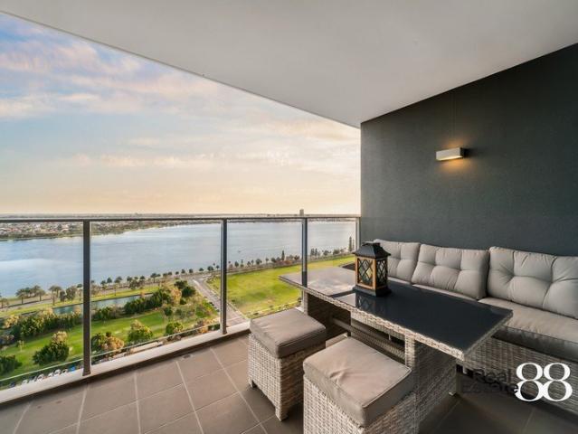 HIGHLY DESIRED CORNER POSITION WITH 180 DEGREE VIEWS!