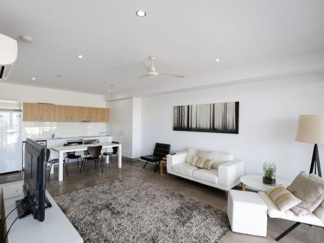 HIGHLY SOUGHT AFTER EXECUTIVE STYLE APARTMENT LOCATED IN THE CENTRE OF TOWN! FULLY FURNISHED