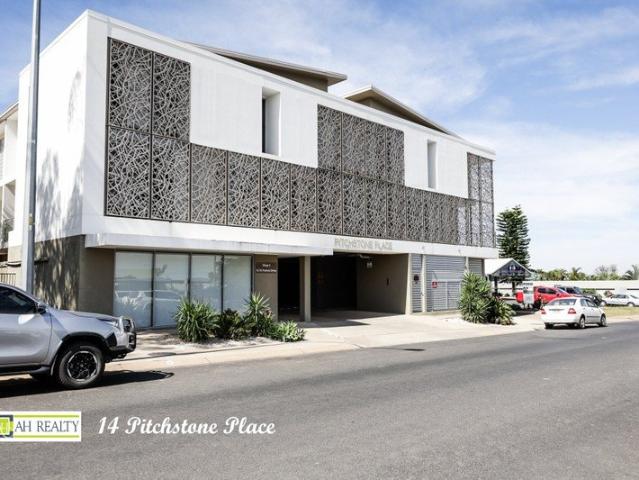 HIGHLY SOUGHT AFTER EXECUTIVE STYLE APARTMENT LOCATED IN THE CENTRE OF TOWN! FULLY FURNISHED