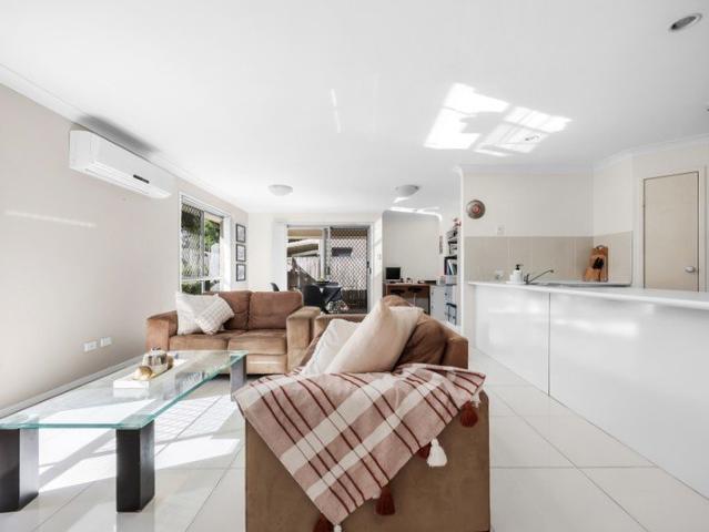 Prime Opportunity with a Beautiful 3 Bedroom Villa + Office & Built In Home Business