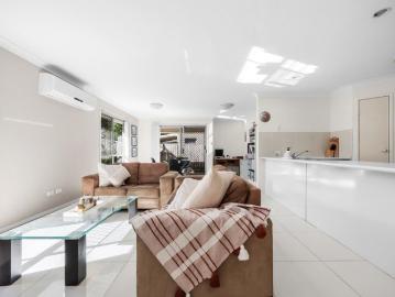 Prime Opportunity with a Beautiful 3 Bedroom Villa + Office & Built In Home Business