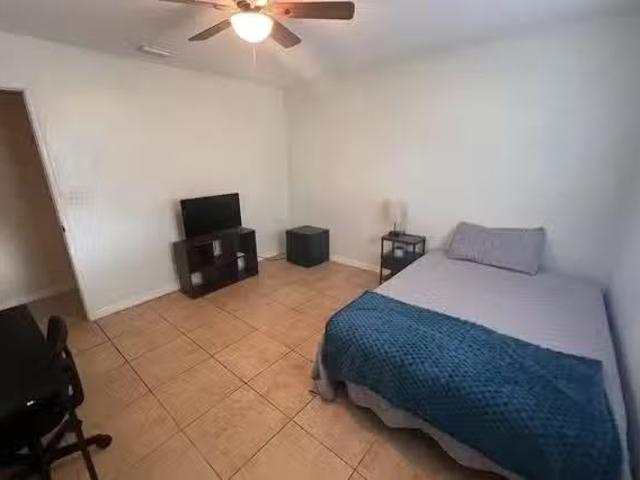 Highly Rated Home Near Lakeland Square Mall & Public Transport.