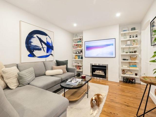 HIGHLY RESPECTED BUILDING 'WARRINGTON' BEAUTIFULLY RENOVATED APARTMENT IN A PRIME LOCATION!