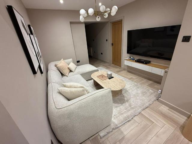 Highmeadow Crescent, London NW9 1 bed flat to rent £1,750 pcm £404 pw